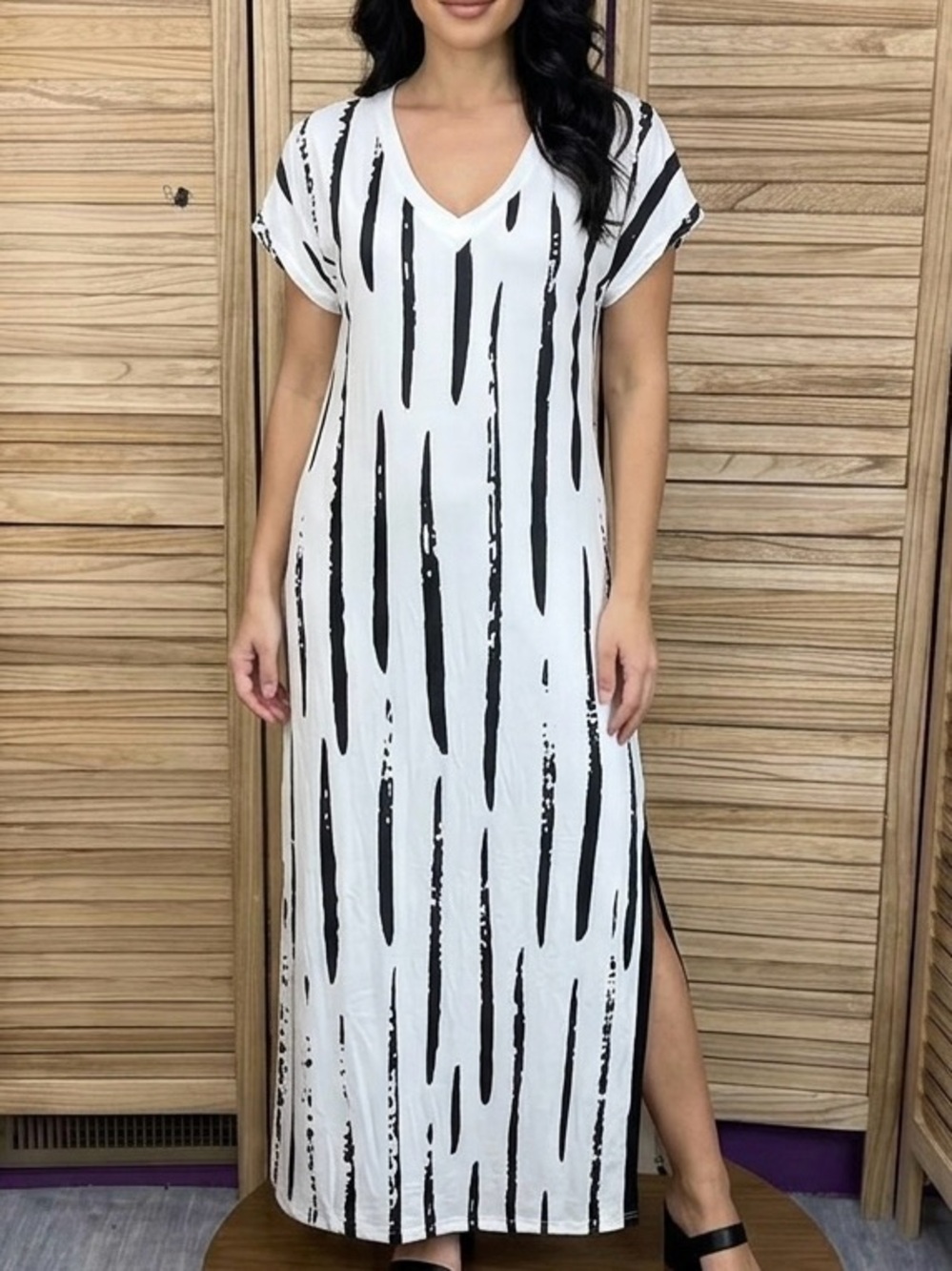 Noracora Dress Maxie Half Sleeve White Black Side Slits NWT Size M